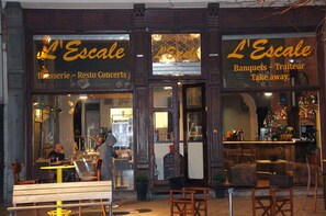 Breakfast, lunch and dinner served  - Hôtel Aviation (Brussels)