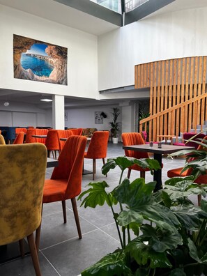 Breakfast, lunch, dinner served; Belgian cuisine  - Hôtel Aviation (Brussels)