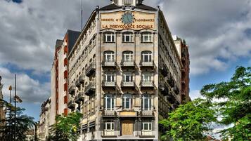 Breakfast, lunch, dinner served; Belgian cuisine