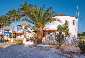 Caja de seguridad en la habitación, escritorio y cortinas blackout