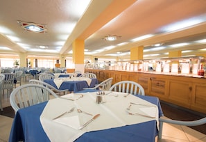2 restaurants, breakfast, lunch served; local and international cuisine