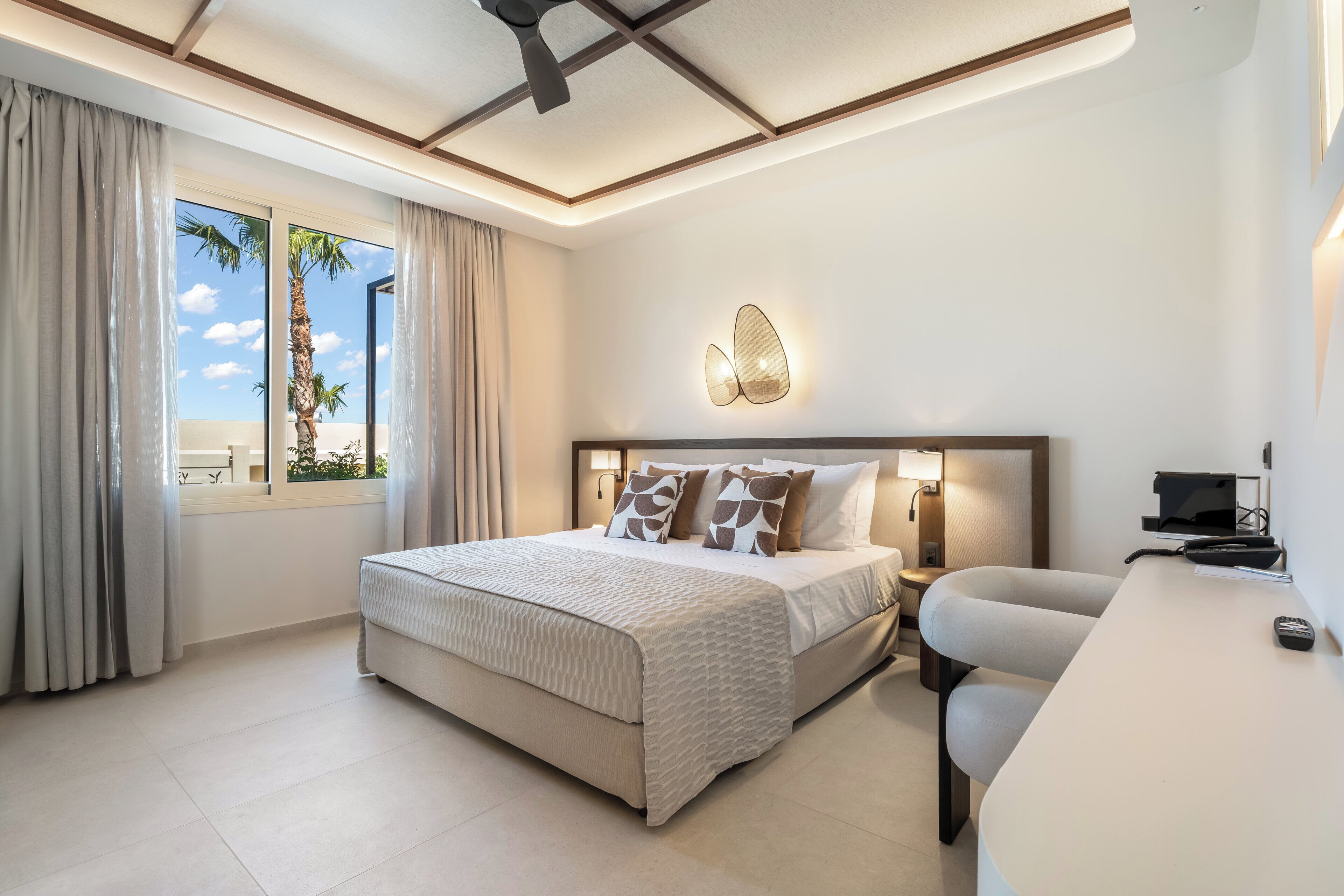 Deluxe Suite, Garden View | Free minibar items, in-room safe, desk, soundproofing