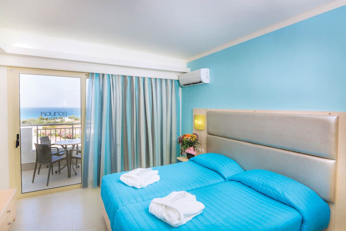 Family Room | In-room safe, desk, soundproofing, iron/ironing board
