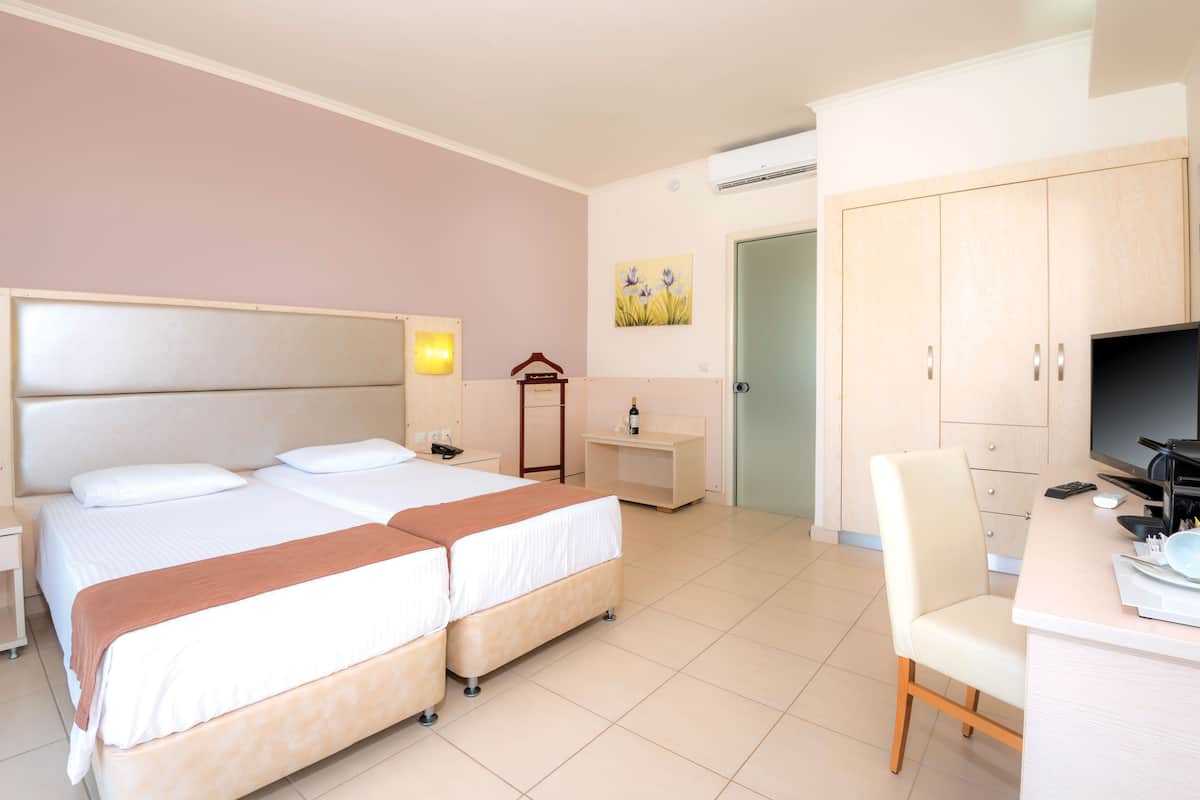 In-room safe, desk, soundproofing, iron/ironing board