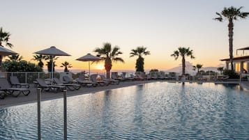 Seasonal outdoor pool, open 8:00 AM to 8:00 PM, pool umbrellas