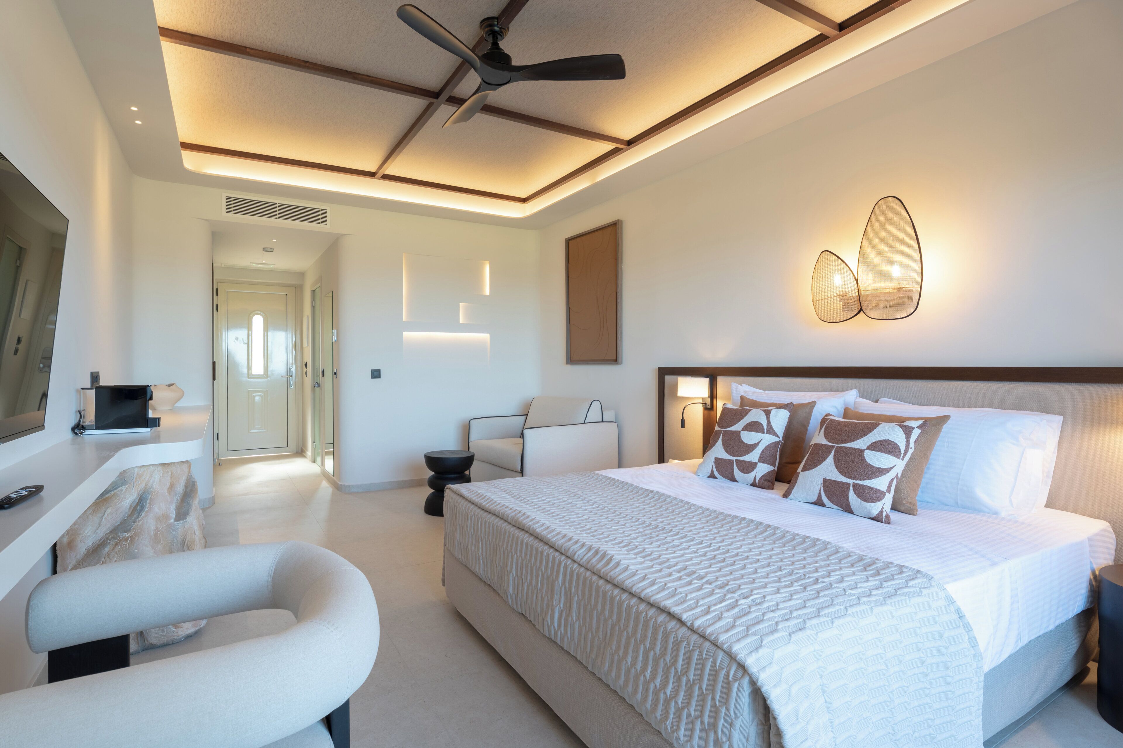 Artículos del minibar gratis y caja de seguridad en la habitación 