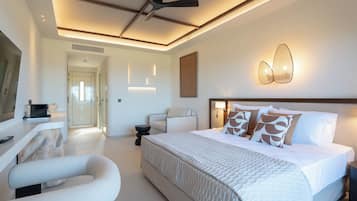 Beachfront Deluxe Twin Room | Free minibar items, in-room safe, desk, soundproofing
