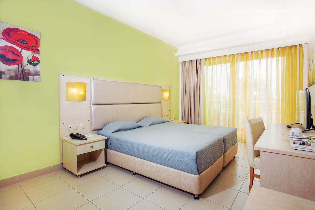 Twin Room, Sea View | In-room safe, desk, soundproofing, iron/ironing board