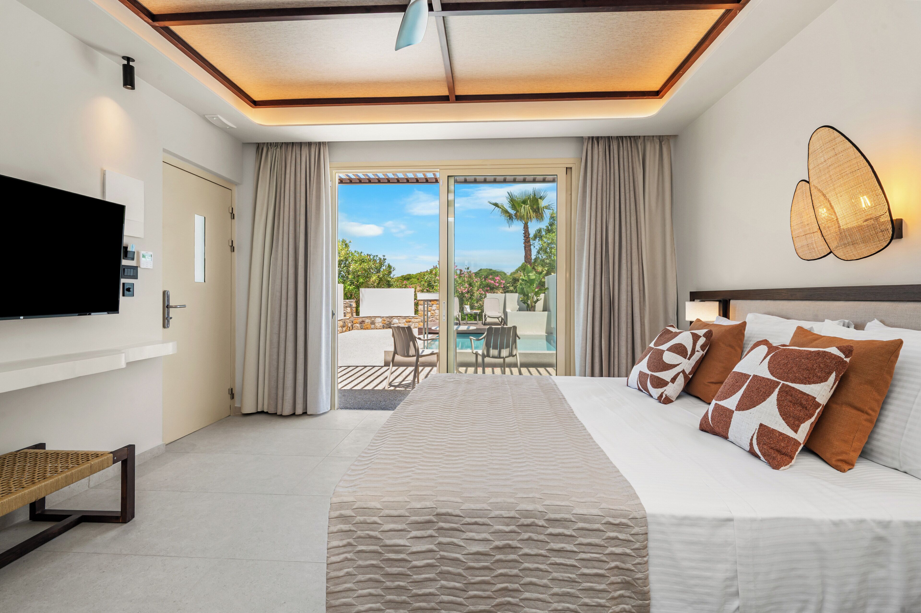 Deluxe Double Room, Private Pool | Free minibar items, in-room safe, desk, soundproofing