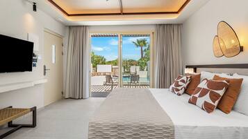 Deluxe Double Room, Private Pool | Free minibar items, in-room safe, desk, soundproofing