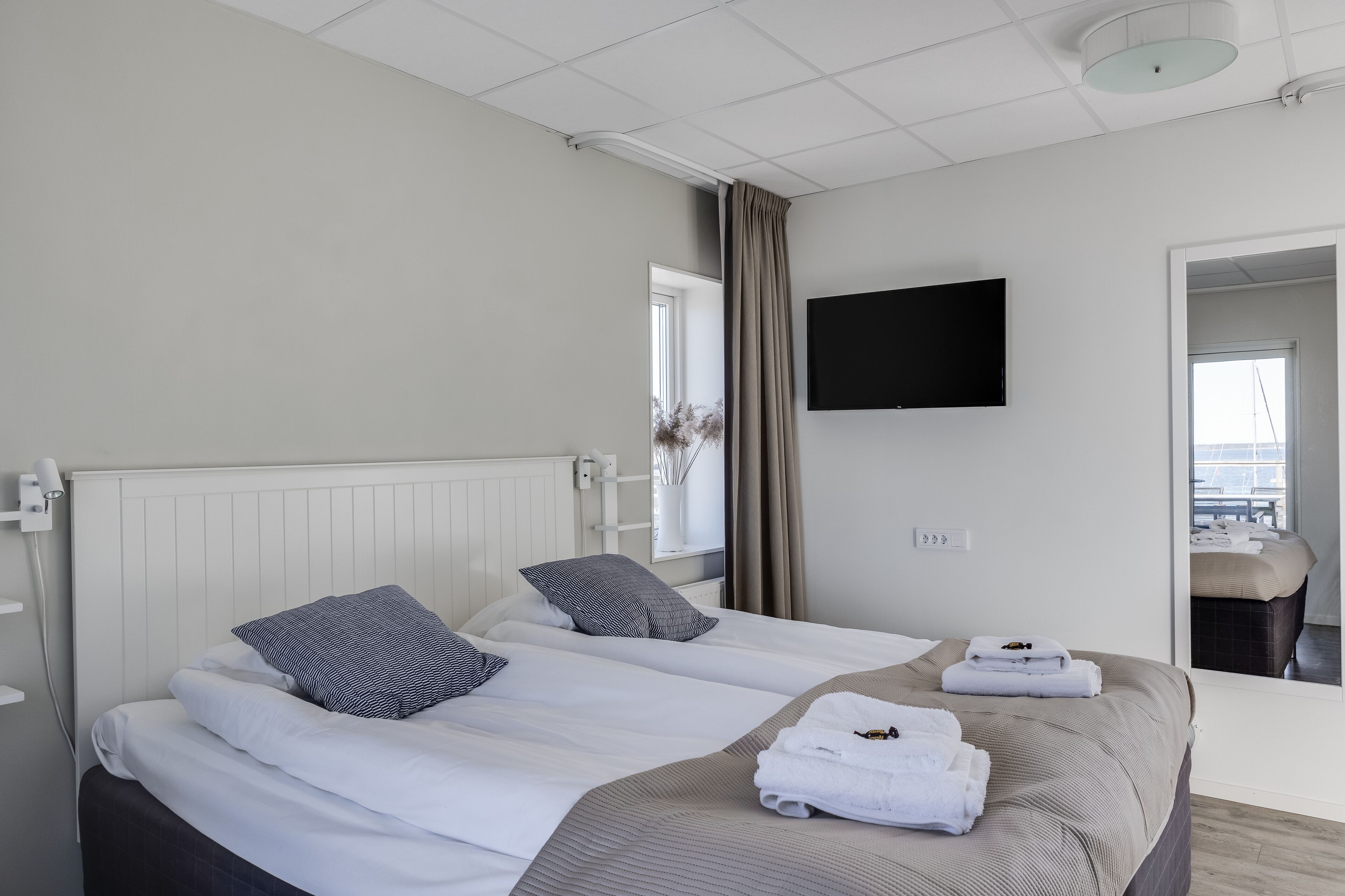 basic double room | 1 bedroom, desk, laptop workspace, blackout curtains