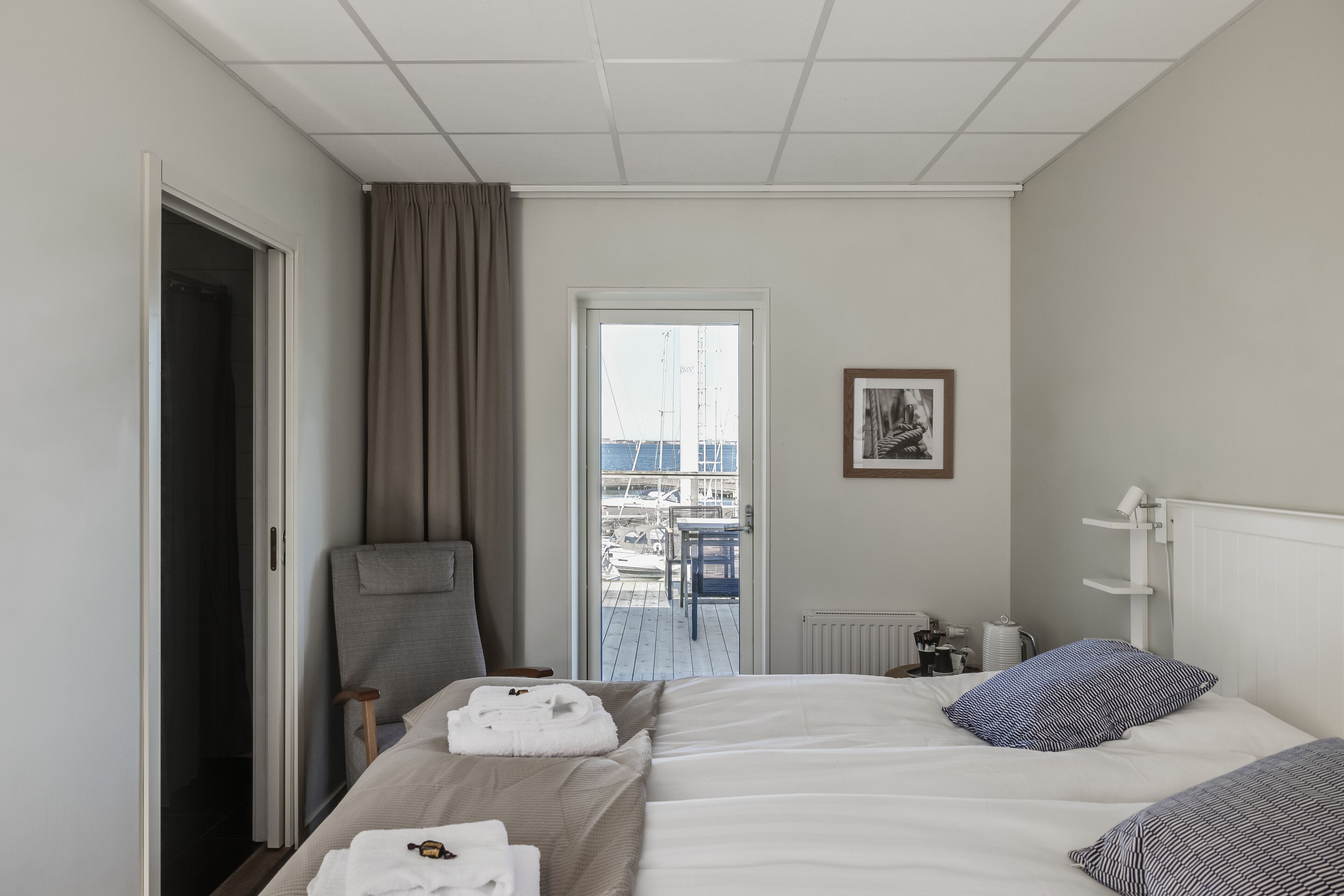 basic double room | 1 bedroom, desk, laptop workspace, blackout curtains