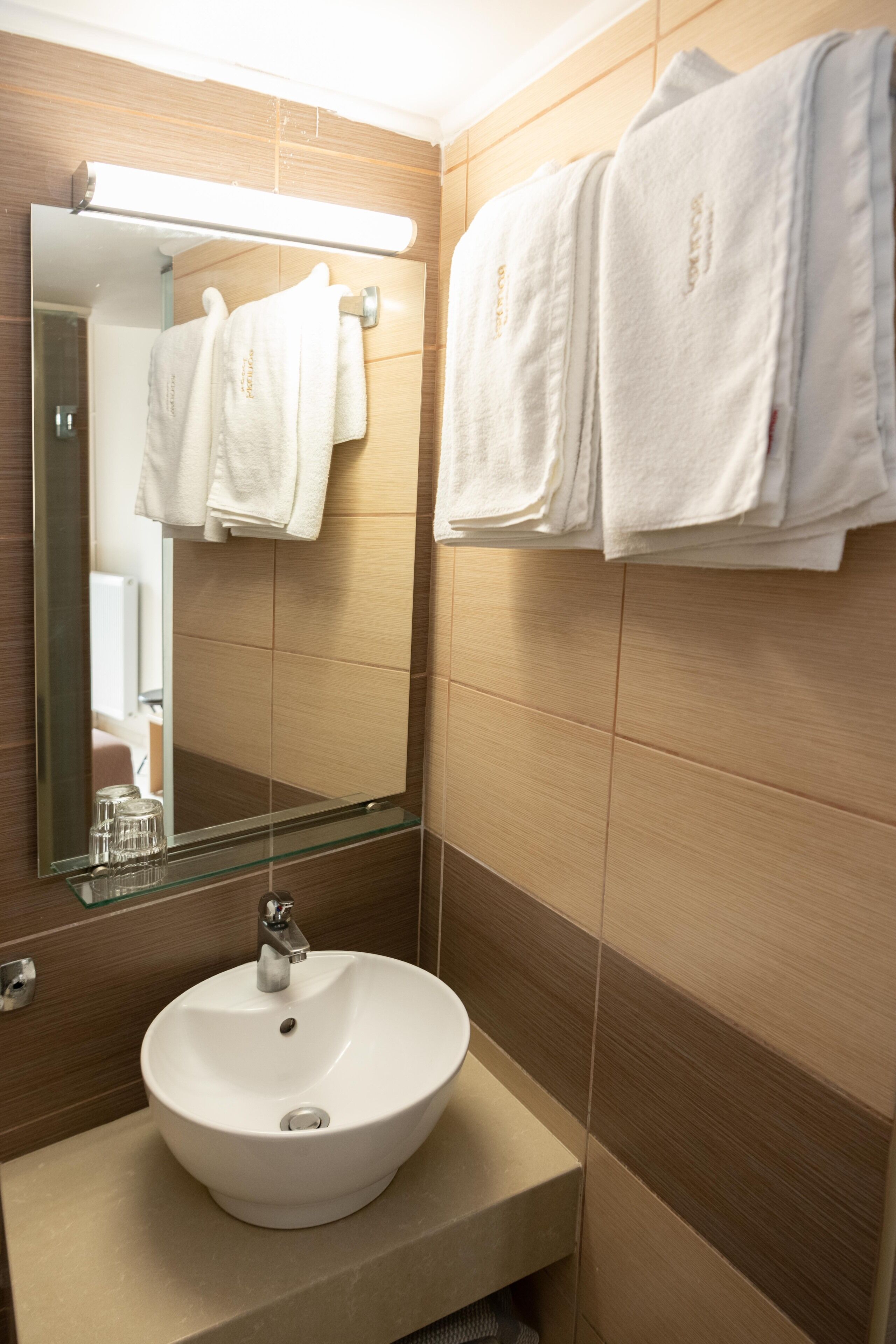 standard room, city view | bathroom | shower, free toiletries, hair dryer, slippers