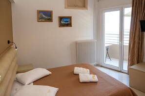 Single Room | View from room - Kronos Hotel (Heraklion)