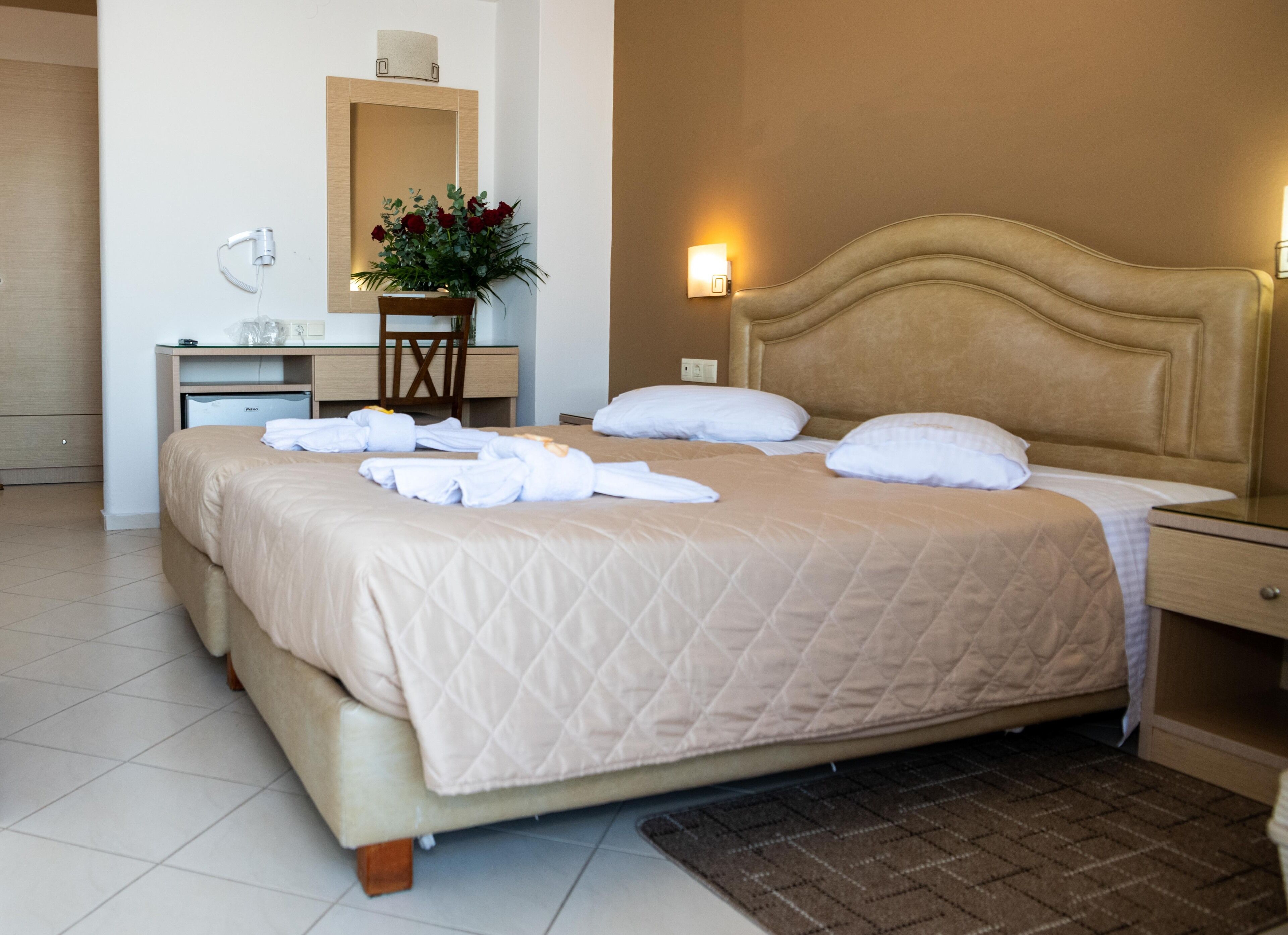 Habitación estándar, vista al mar | Caja de seguridad en la habitación y cortinas blackout 