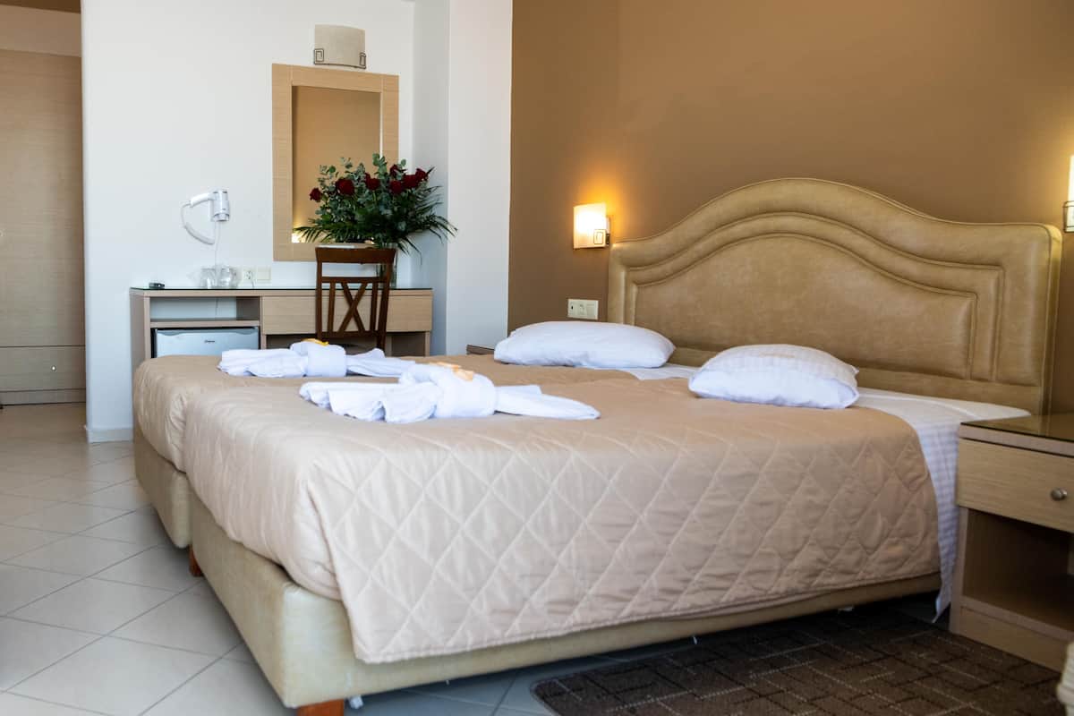 standard room, sea view | 1 bedroom, in-room safe, blackout curtains, iron/ironing board