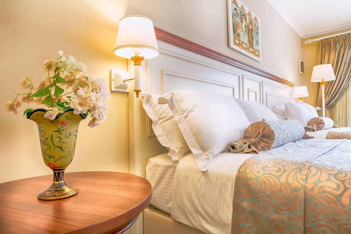 Superior kamer, terras | Luxe beddengoed, een minibar, een kluis op de kamer, een bureau