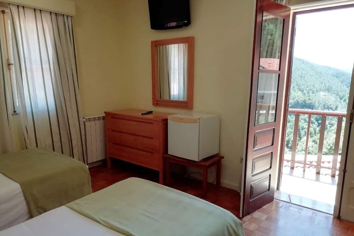 1 bedroom, blackout curtains, free WiFi, bed sheets