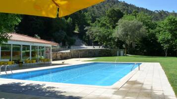 Piscine extérieure (ouverte en saison)