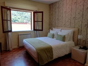 Double Room | Blackout curtains, free WiFi, bed sheets - Adelaide Hotel (Terras de Bouro)