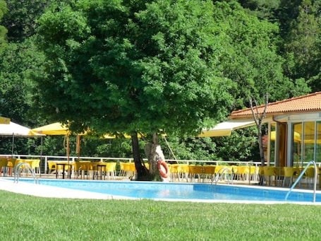 Seasonal outdoor pool