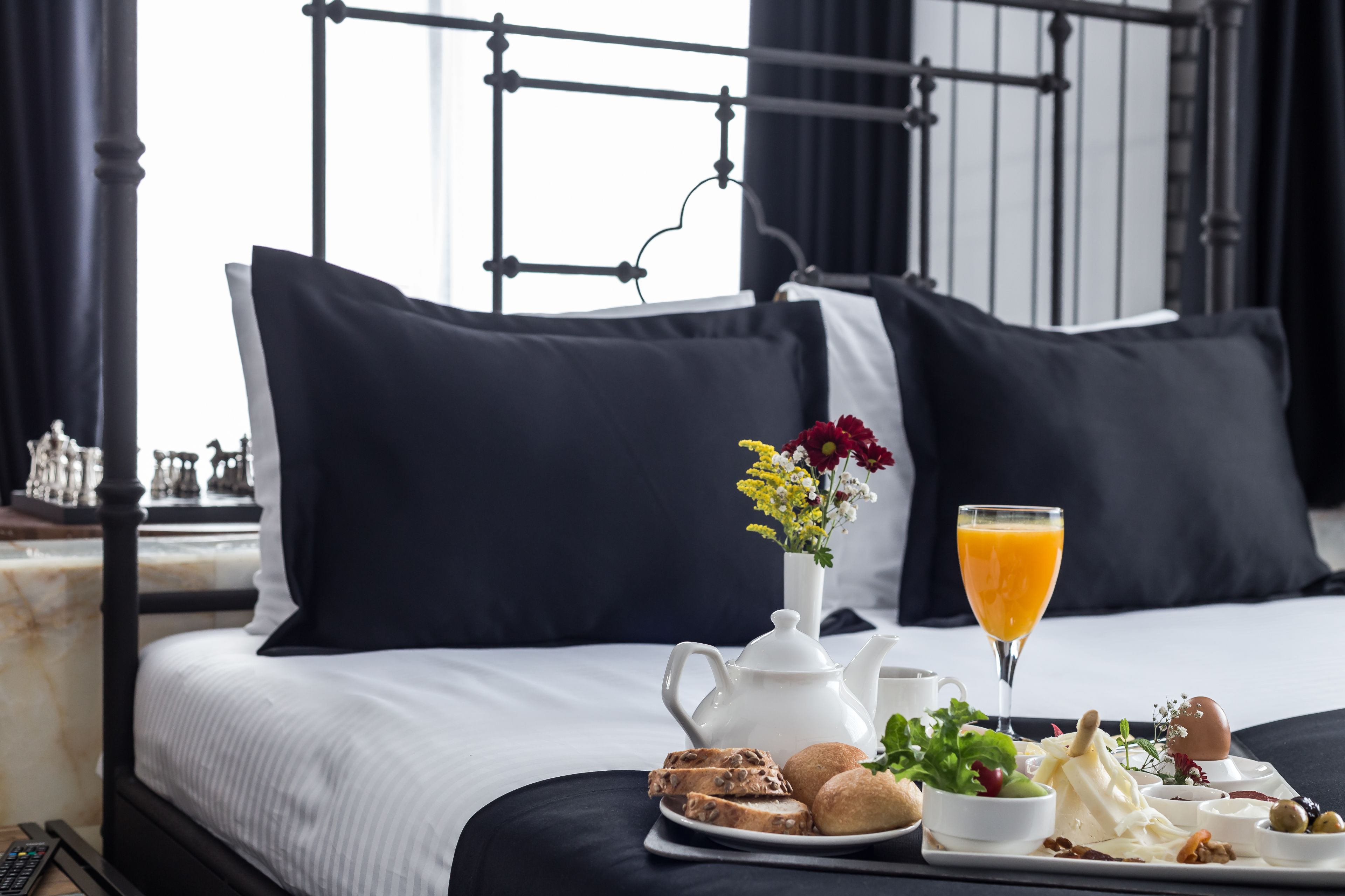 Loft | Room service - dining