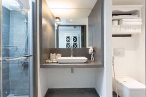 Economy Room, City View, Corner | Bathroom | Rainfall showerhead, free toiletries, hair dryer, slippers - Check Inn Hotel Ankara (Ankara)