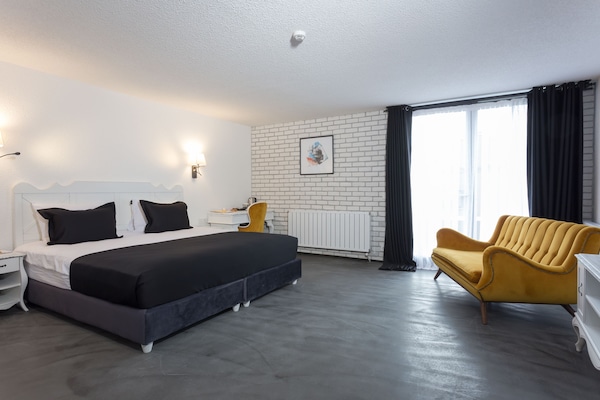 Deluxe room | 1 dormitorio, minibar (con algunos artículos gratuitos), caja fuerte