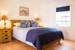 3 bedrooms, blackout curtains, free WiFi - Rumrunners Villa by Living Easy Abaco (Marsh Harbour)