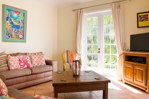 Living room - Rumrunners Villa by Living Easy Abaco (Marsh Harbour)