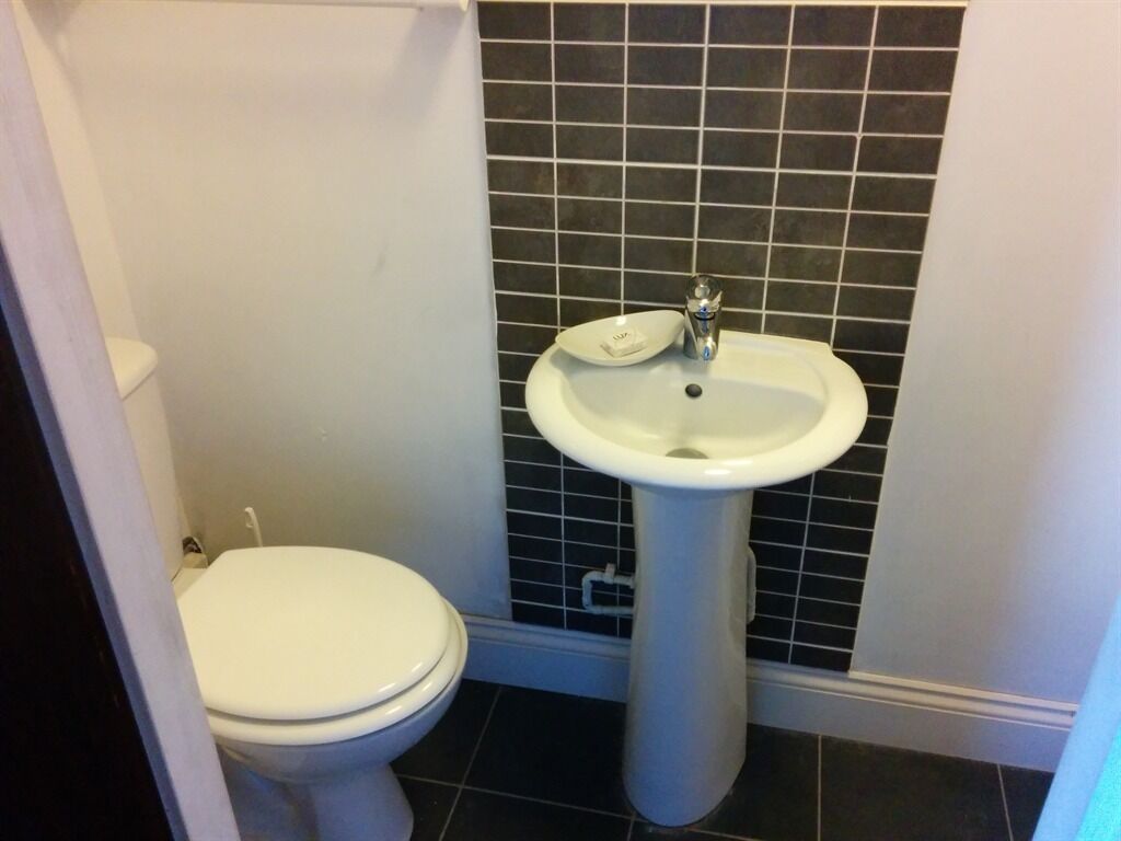 Standard Double Room, Ensuite (with shower) | Bathroom