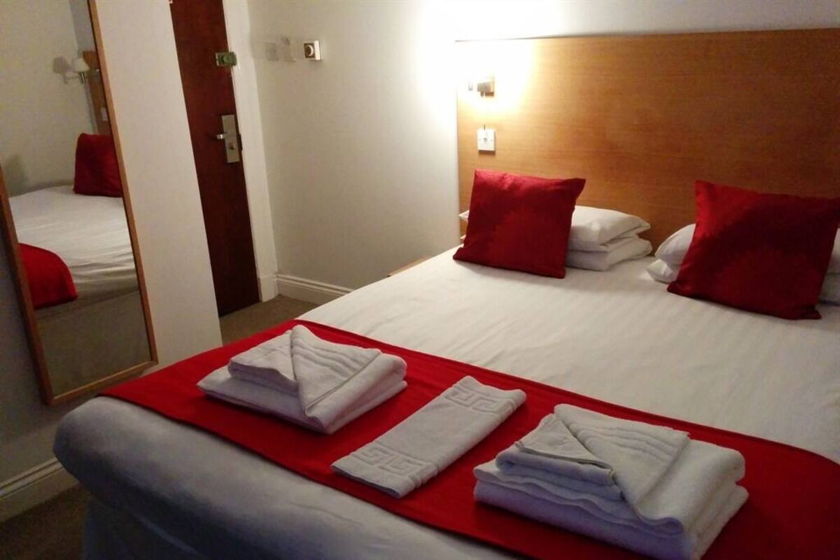 Standard Double Room, Ensuite (with shower)