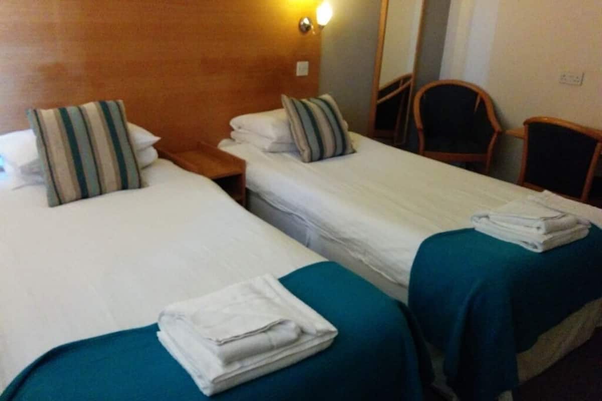 Standard Twin Room, Ensuite (with shower)
