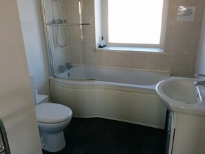 Superior Double Room, Ensuite | Bathroom - Dundee Carlton (Dundee)