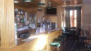 Bar (trong khuôn viên)