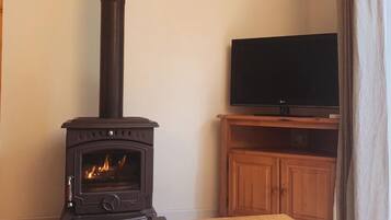 Family Chalet, 2 Bedrooms, Ensuite | Lounge