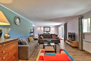 Leilighet – comfort, eget bad, fjellutsikt (Ongietorri) | Lounge