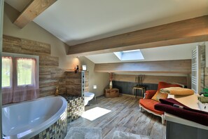 Suite superior, baño en la habitación, vista al jardín (Nahiko) | Baño