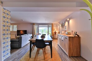 Appartement Confort, salle de bains attenante, vue jardin (Magia) | Restaurant