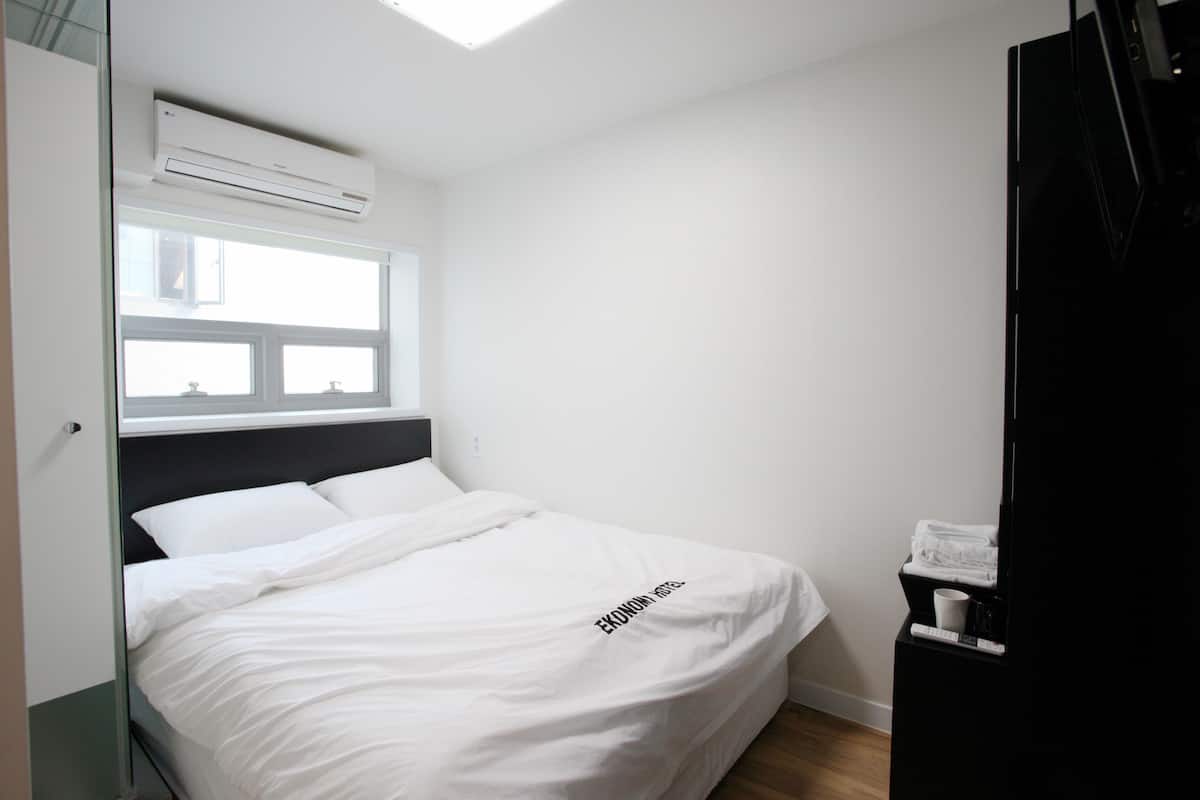 Habitación doble | Tabla de planchar con plancha y wifi gratis