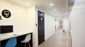 Hallway - Ekonomy Hotel Myeongdong Central (Seoul)