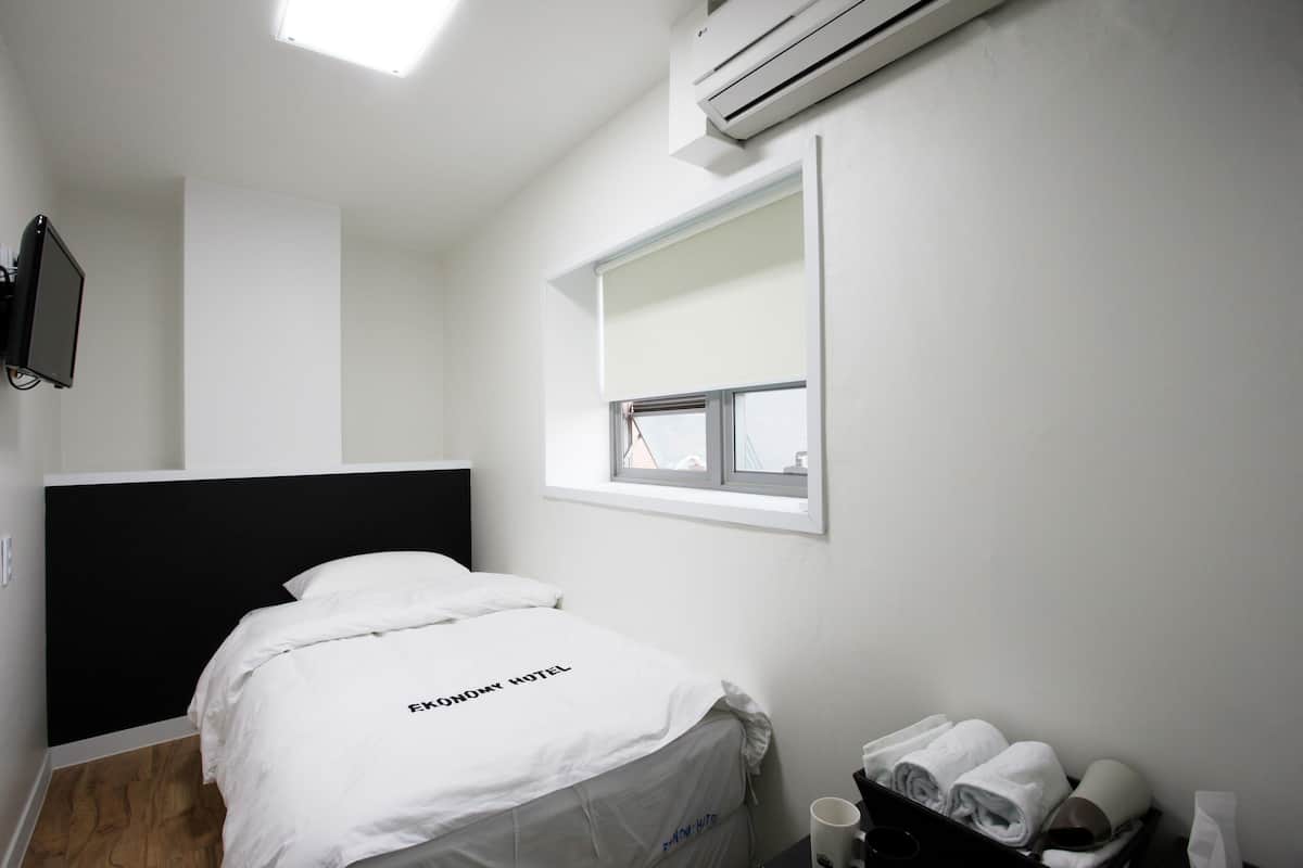 Habitación individual estándar | Tabla de planchar con plancha y wifi gratis