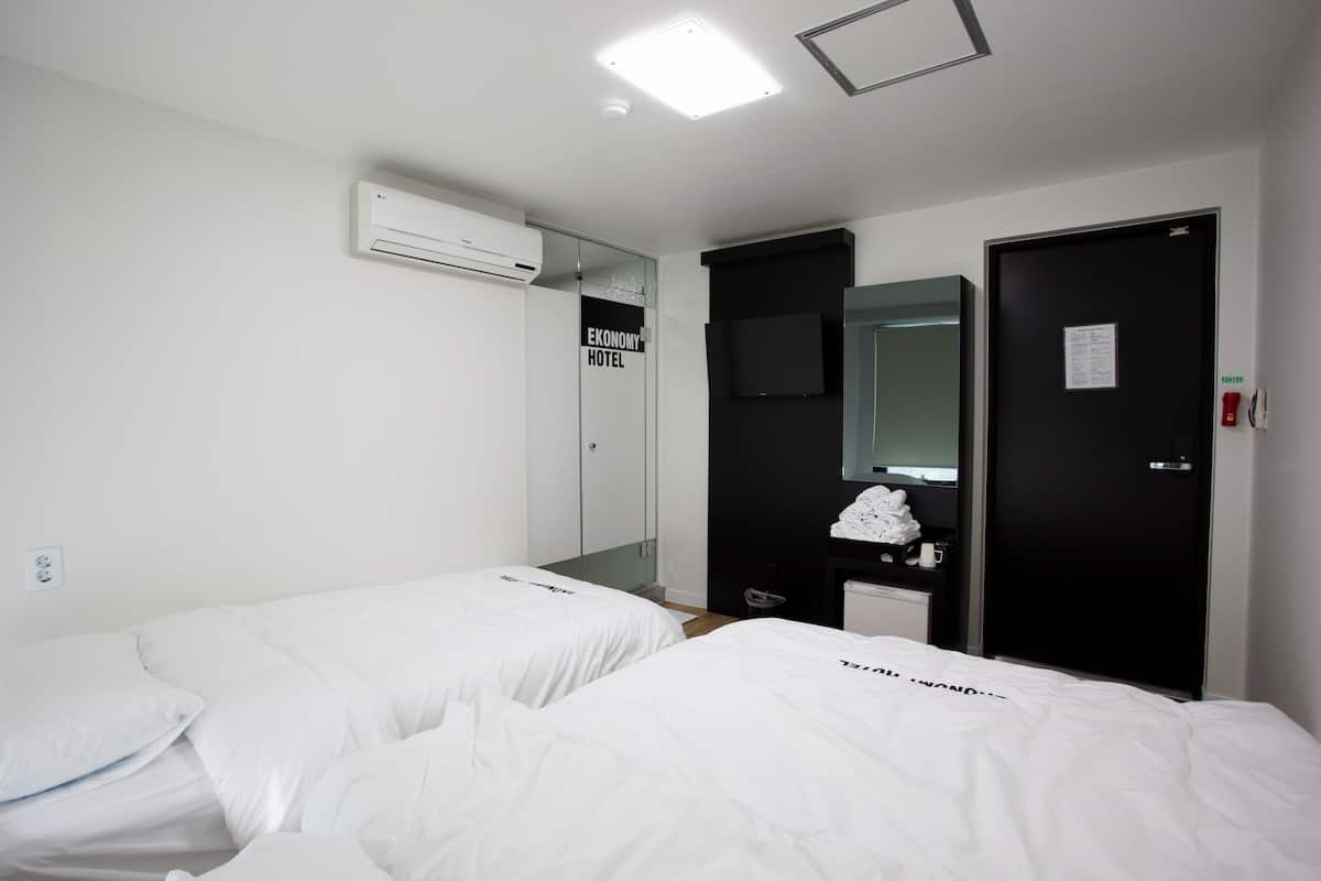 Habitación triple estándar | Tabla de planchar con plancha y wifi gratis
