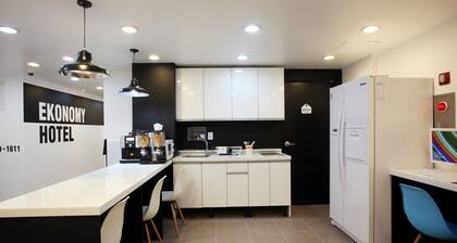Ekonomy Hotel Myeongdong Central