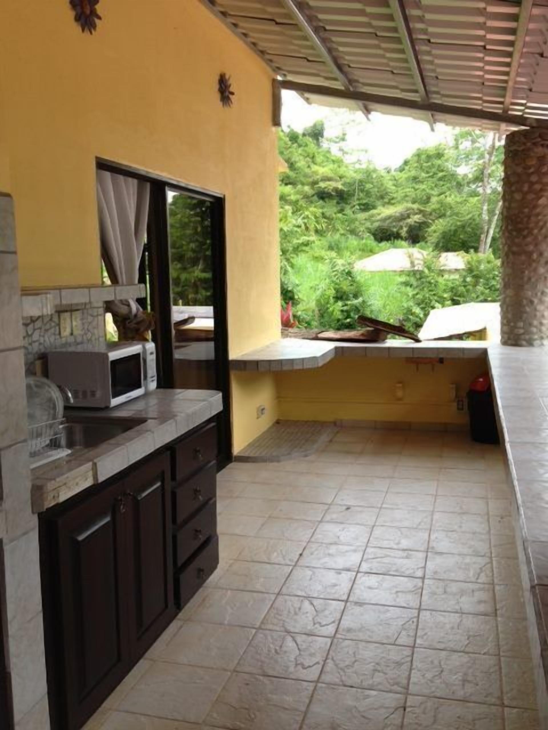 Individually decorated, free cribs/infant beds, rollaway beds, free WiFi