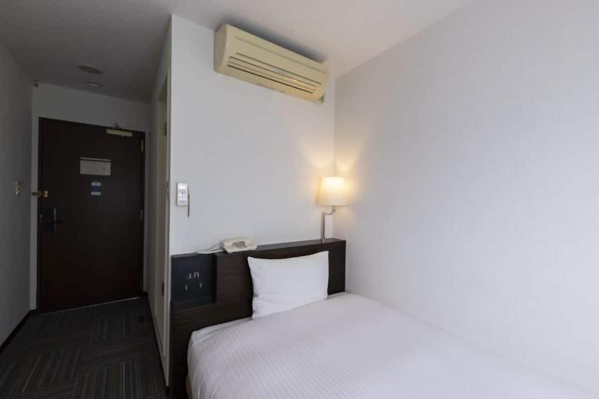 Meja, langsir/tirai gelap terus, seterika/papan seterika, Wi-fi percuma