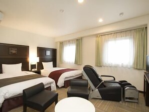 Skrivbord, mörkläggningsgardiner, strykjärn/strykbräda och gratis wi-fi