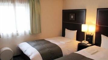 書桌、遮光窗簾/窗簾、熨斗/熨衫板、免費 Wi-Fi