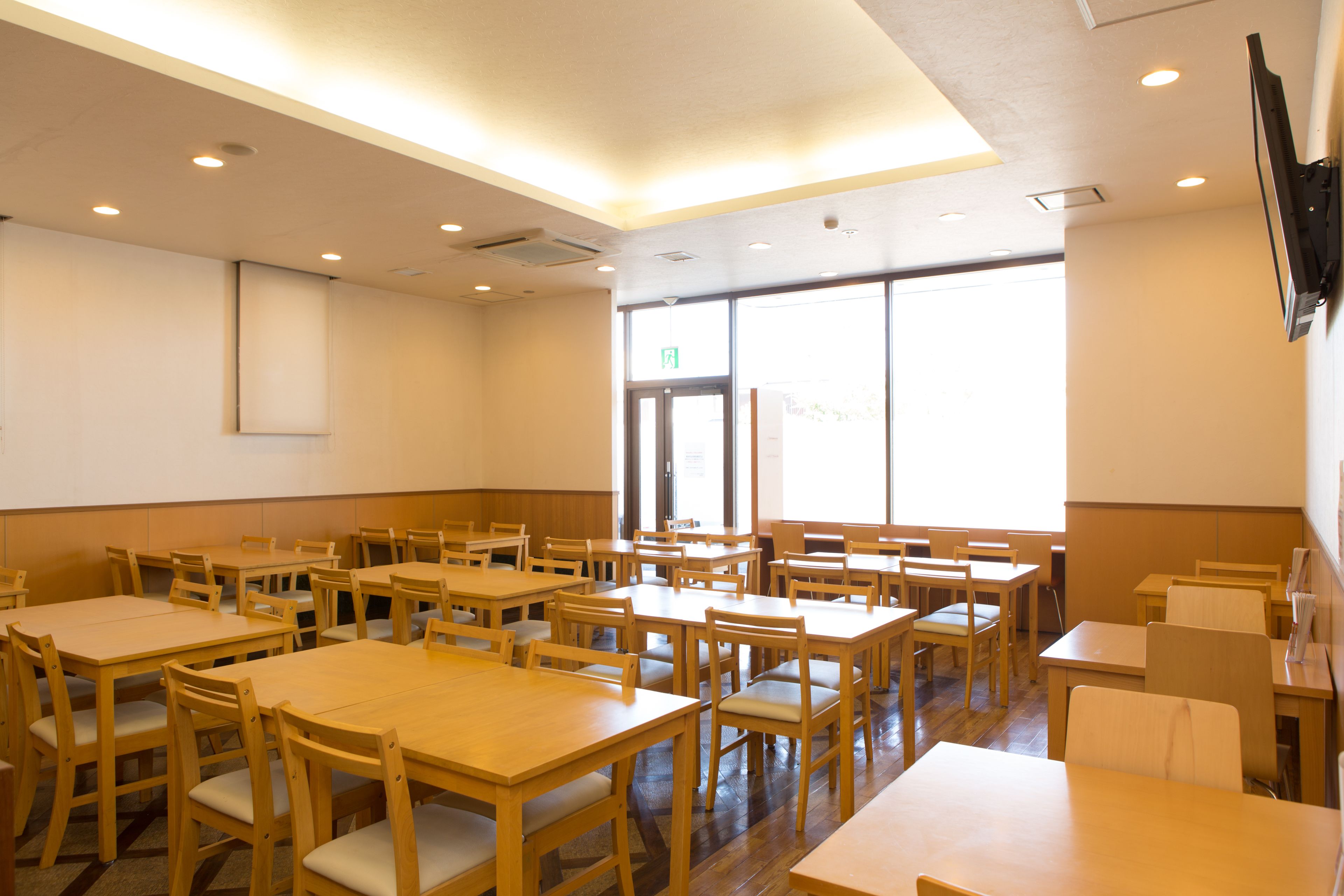 daily buffet breakfast (jpy 1000 per person)