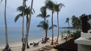 On the beach, white sand, free beach cabanas, sun-loungers - Boracay Gems (Boracay Island)